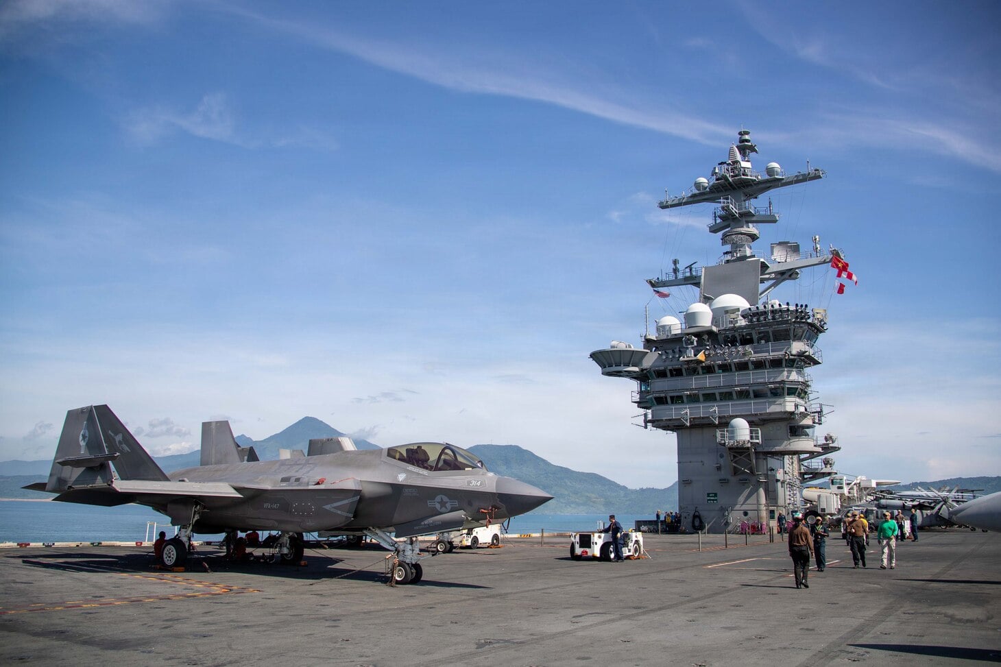 នាវាផ្ទុកយន្តហោះអាមេរិក USS George Washington ចូលចតនៅវៀតណាម ដើម្បីពង្រឹងទំនាក់ទំនង